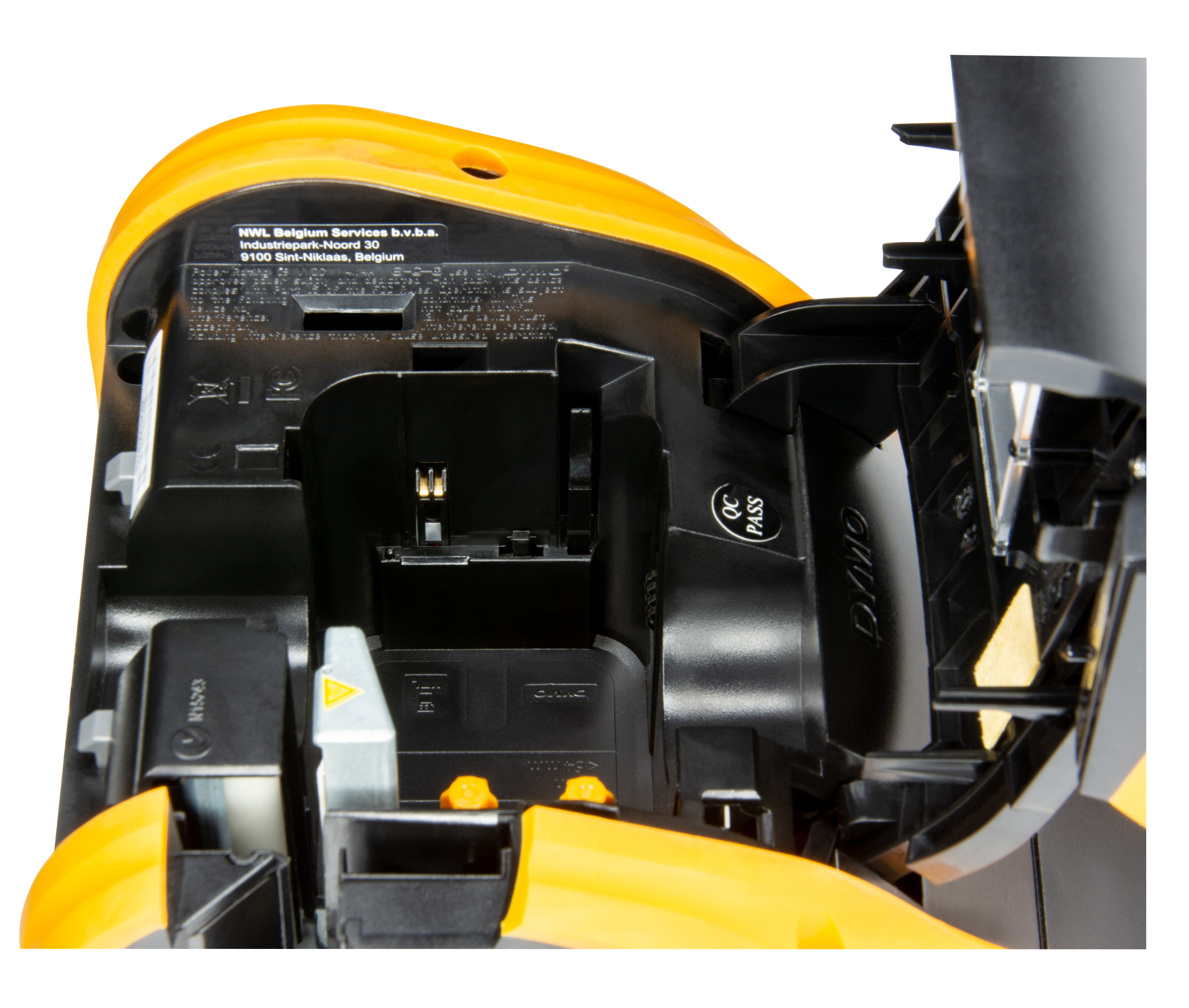 How to solve the 'label cartridge missing' error on my XTL label maker?